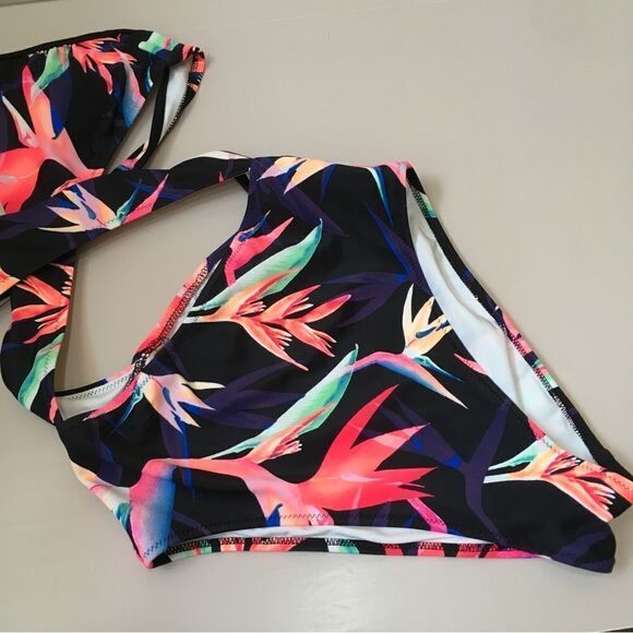 ‎VICTORIA’S SECRET MONOKINI IN BLACK FLORAL - Picture 3 of 5